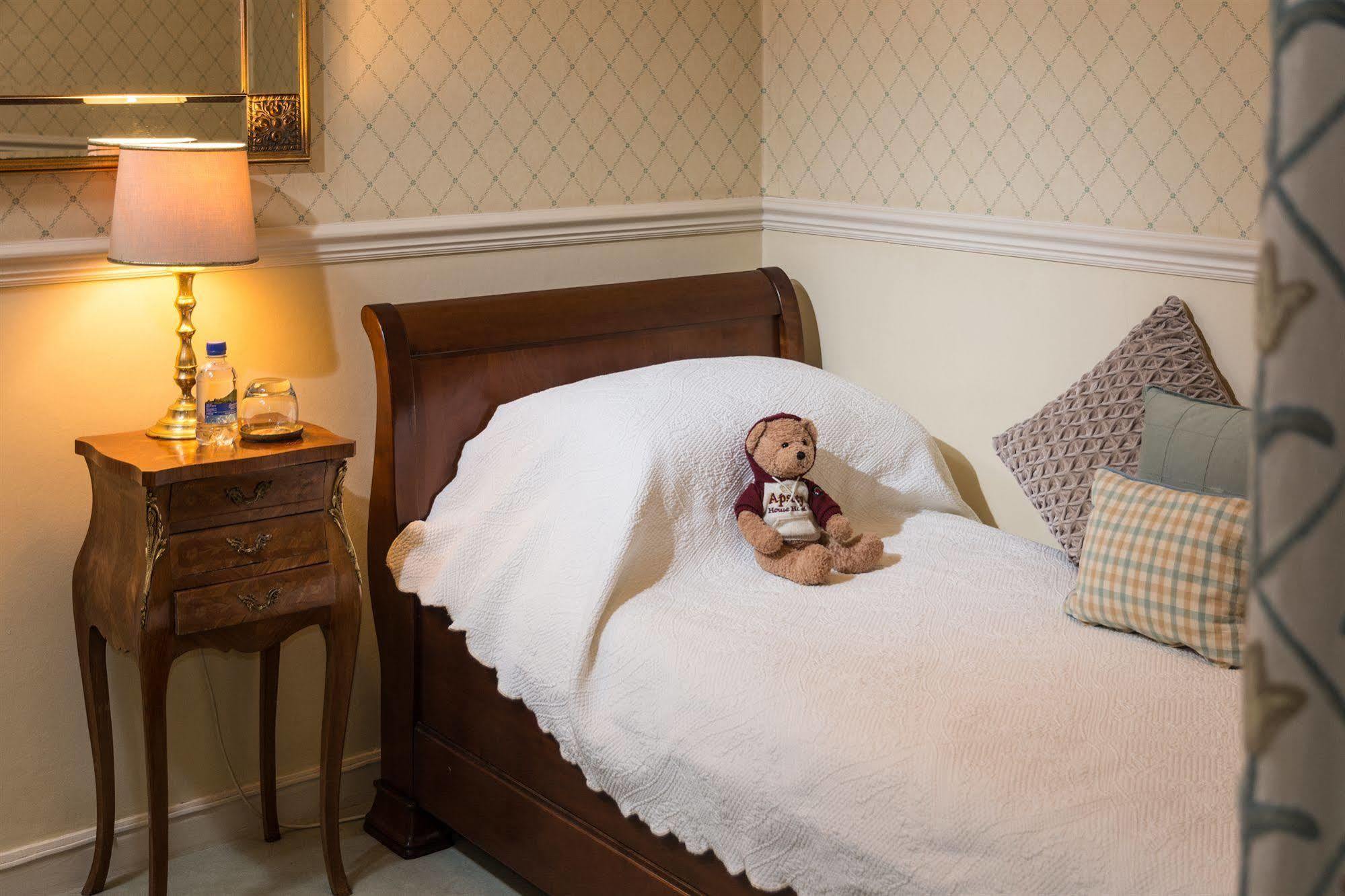 Apsley House Bed & Breakfast Bath Bagian luar foto
