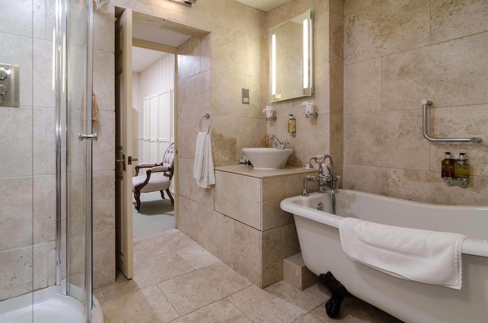 Apsley House Bed & Breakfast Bath Bagian luar foto