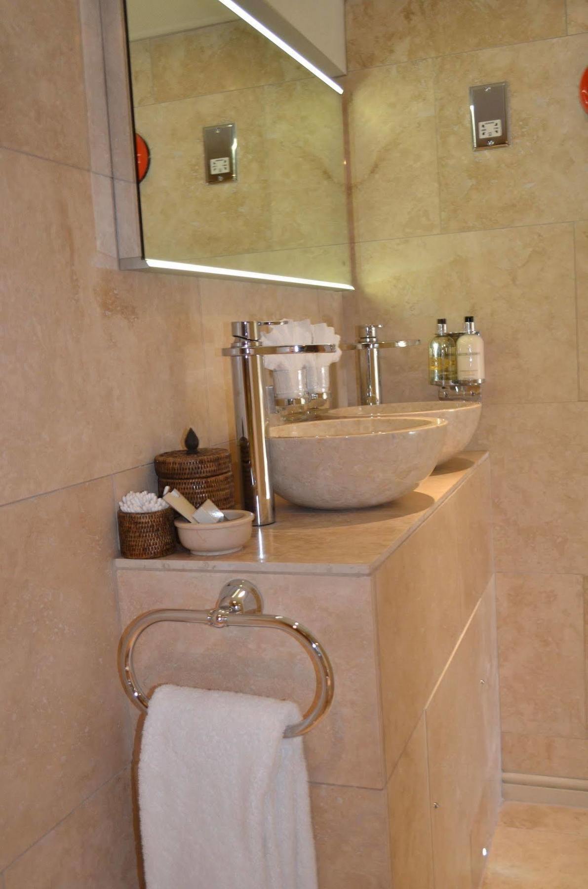 Apsley House Bed & Breakfast Bath Bagian luar foto