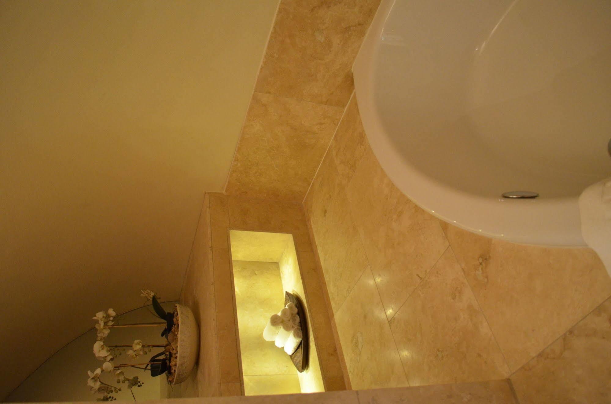 Apsley House Bed & Breakfast Bath Bagian luar foto